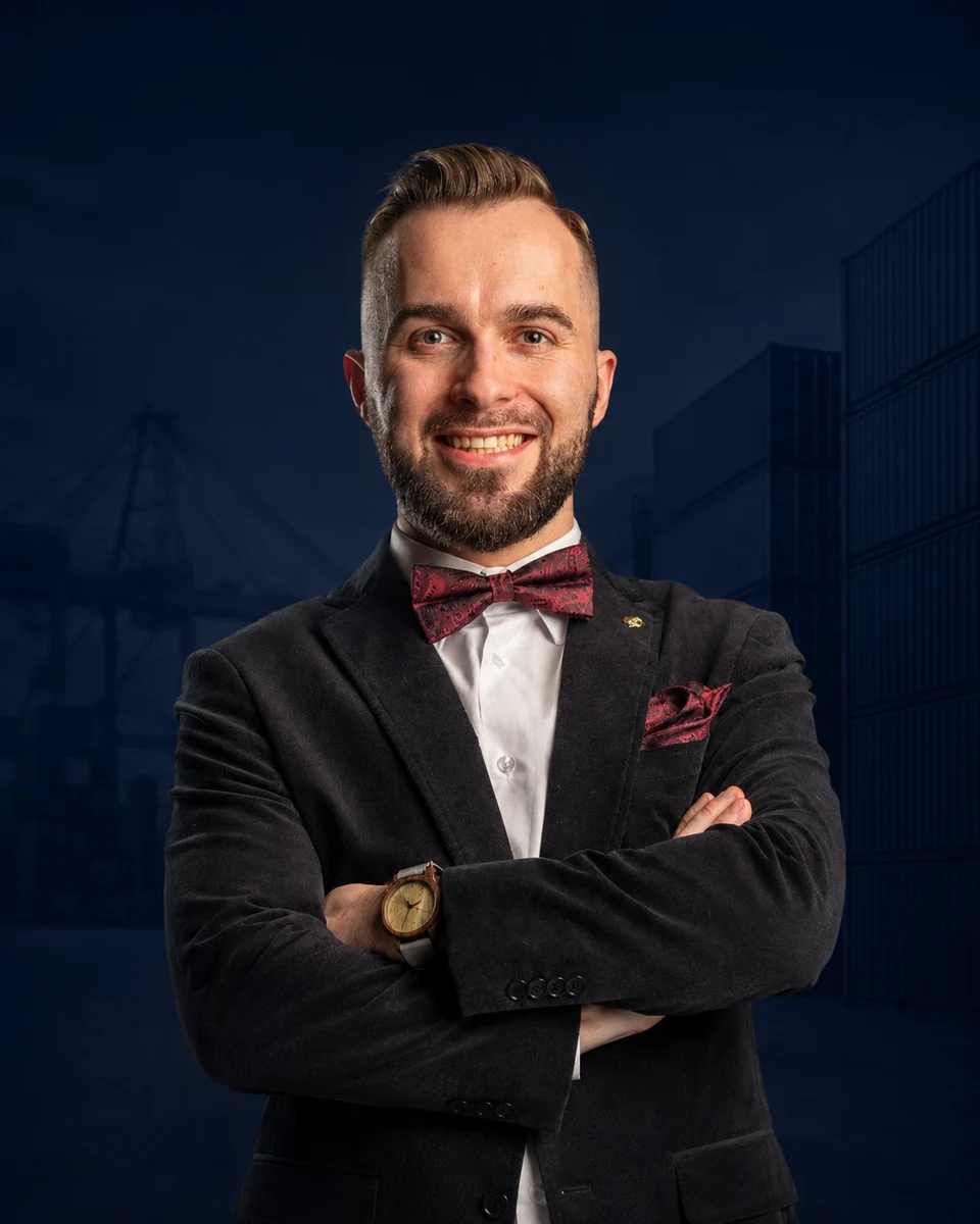 Marcin z Kontenerologii - praktyk spedycji morskiej